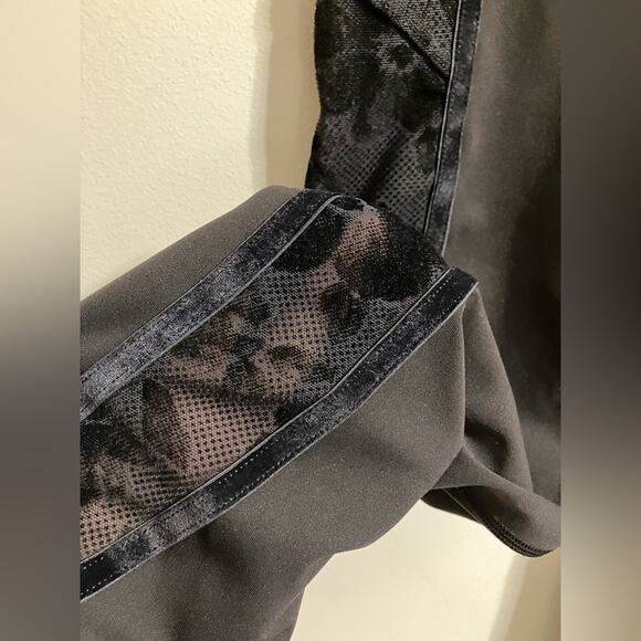 Lululemon Wunder Under Crop High-Rise Black Velvet Floral Flocked 21 Sz 4 - Picture 6 of 13
